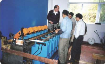 ZCN070S-（2000，9頭/3000，14頭）水發(fā)線(xiàn)棒多頭液壓成型熱壓機(jī)